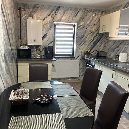 Guest House Târgu Jiu Εξωτερικό φωτογραφία