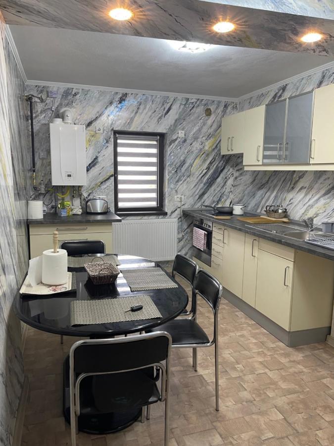 Guest House Târgu Jiu Εξωτερικό φωτογραφία