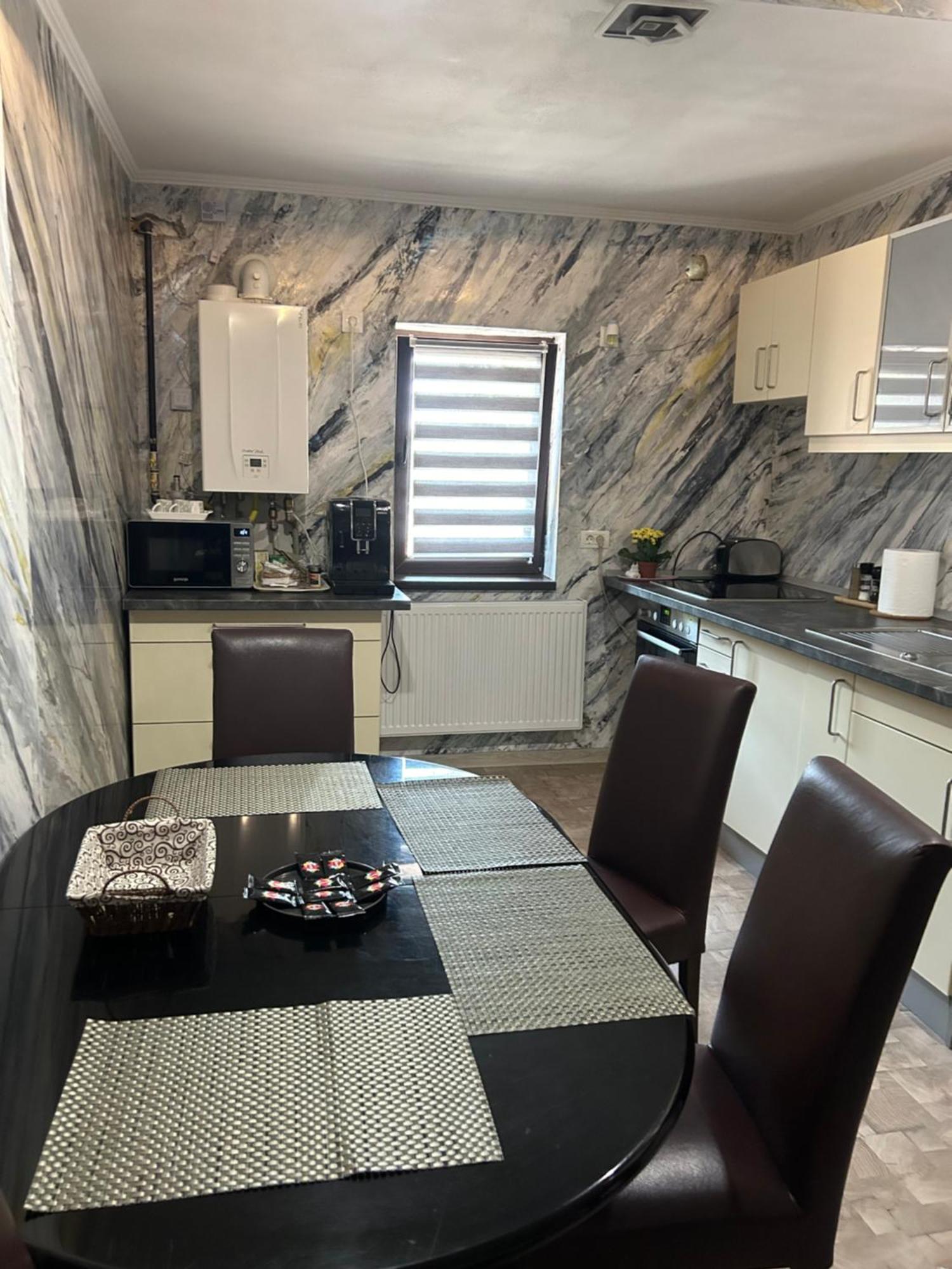 Guest House Târgu Jiu Εξωτερικό φωτογραφία